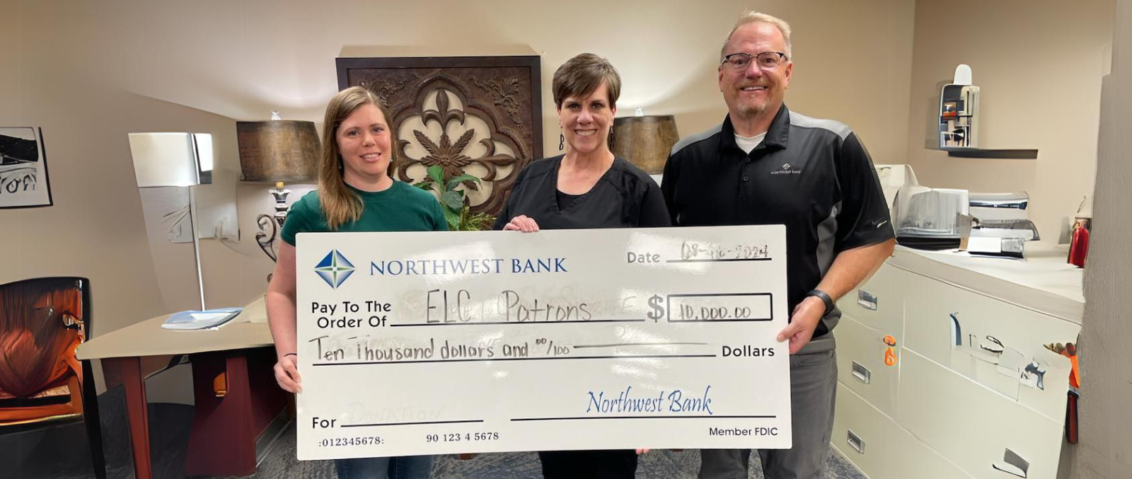 Northwest Bank Donates to Estherville Patyrons of the Arts Program